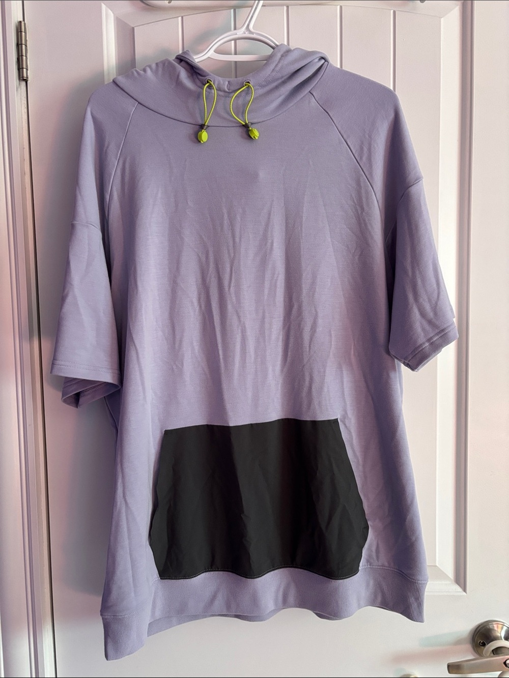 Lavender Short-Sleeve Hoodie with Black Pocket